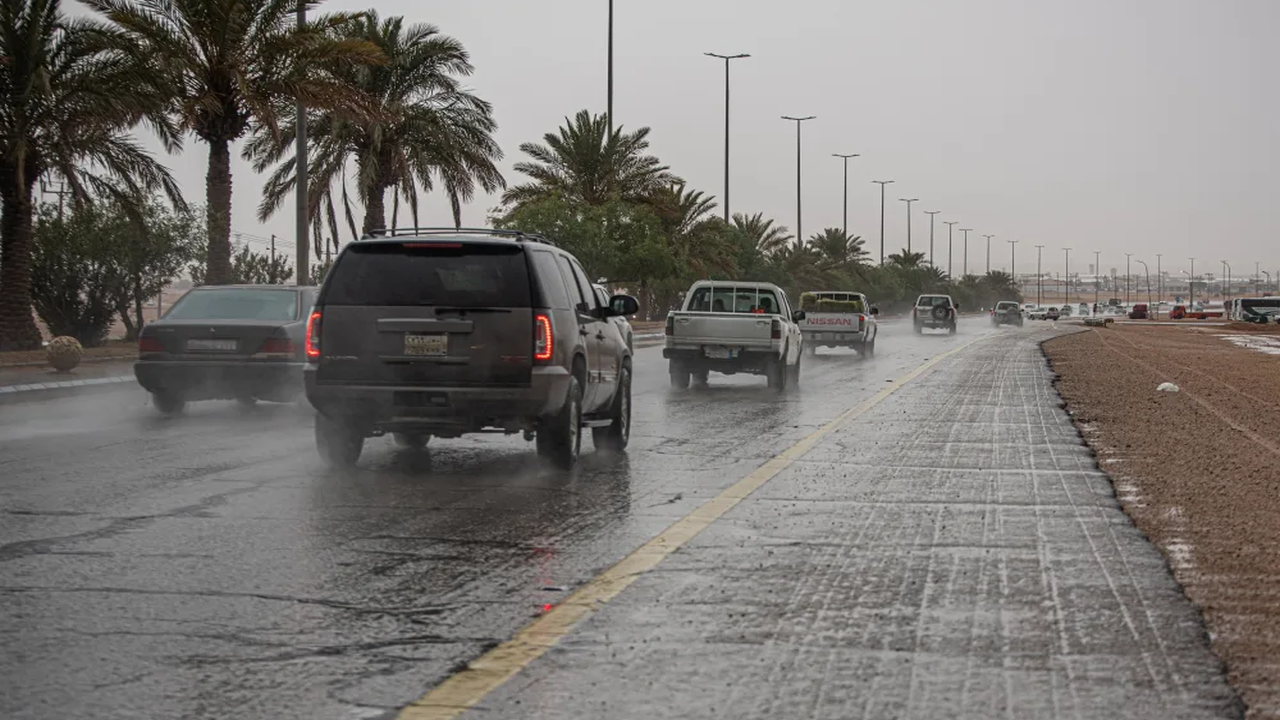 تحذير لثلاث مناطق.. تقرير الأرصاد يكشف تطورات الأمطار والضباب في السعودية اليوم